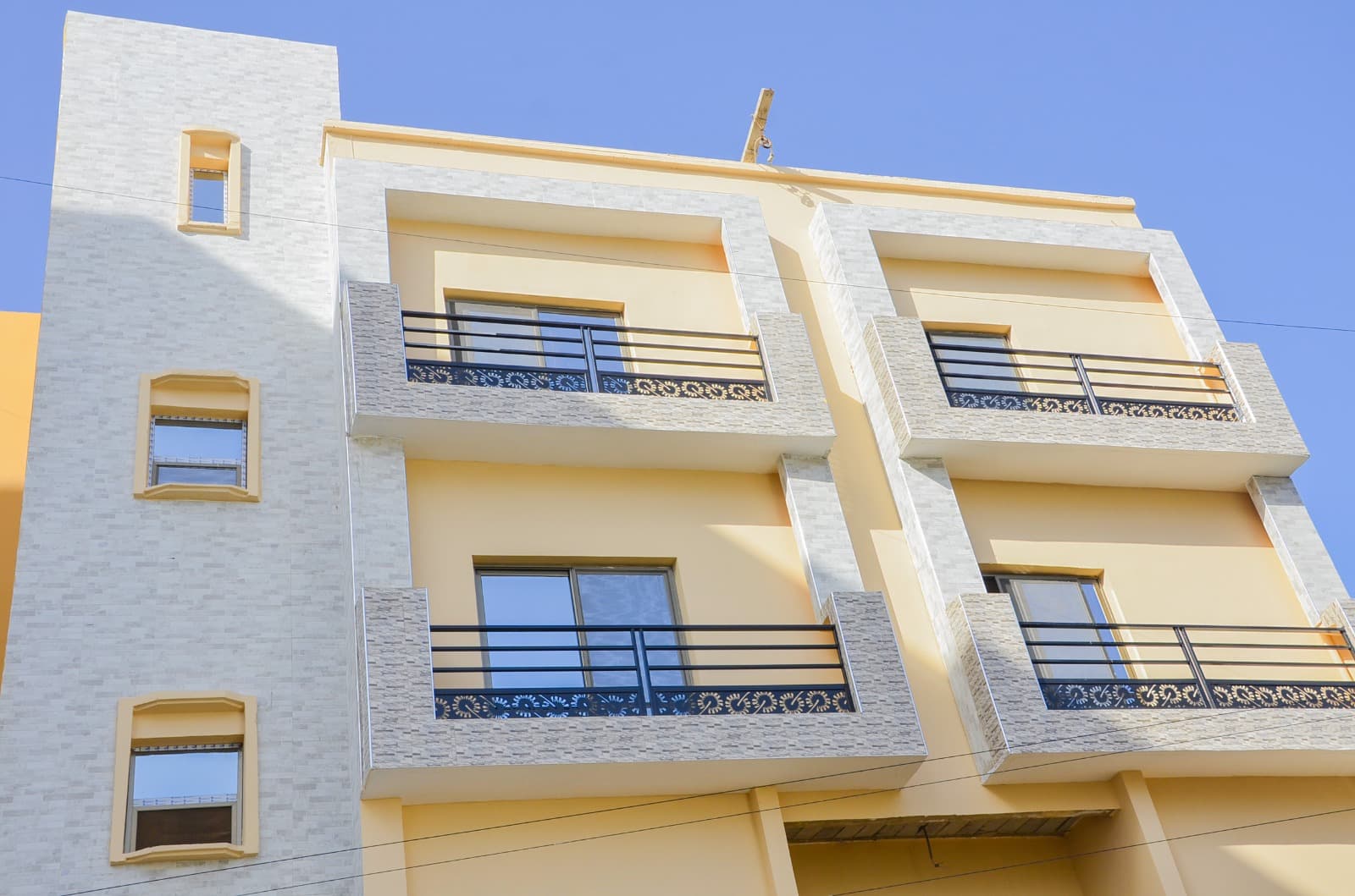 Appartement 2 chambres, salon avec buanderie - Image 1