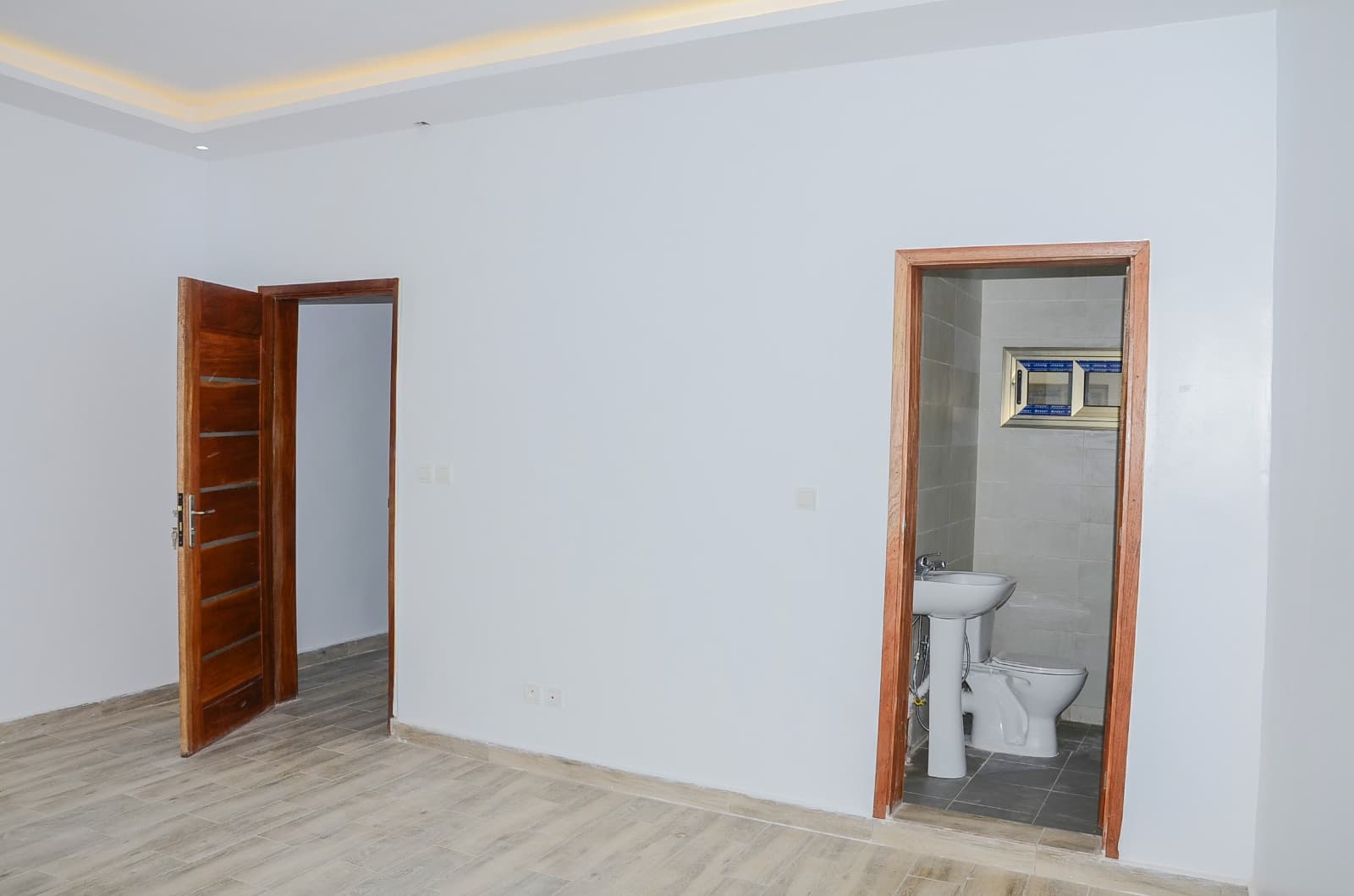 Appartement 2 chambres, salon avec buanderie - Miniature 3