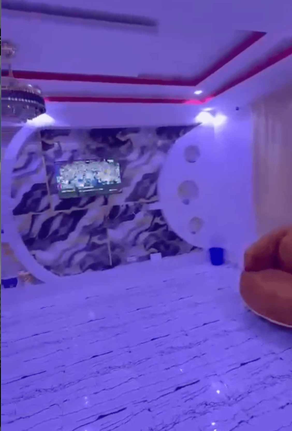 Une villa de 300m2 avec 3 chambres tous avec SDB et salon à NGuékhokh - Miniature 5