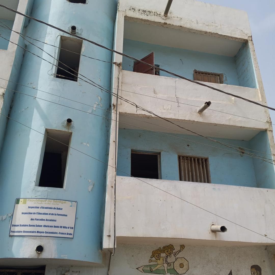 Villa R+2 de 150 m2 aux Parcelles unite 8 à vendre - Image 1