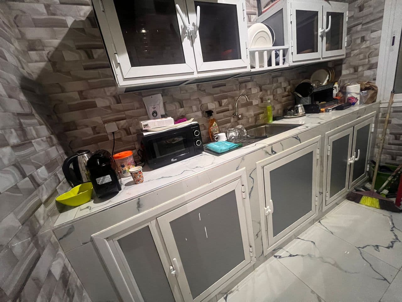 Studio meublée à la cité djily Mbaye avec toutes les commodités. - Miniature 7