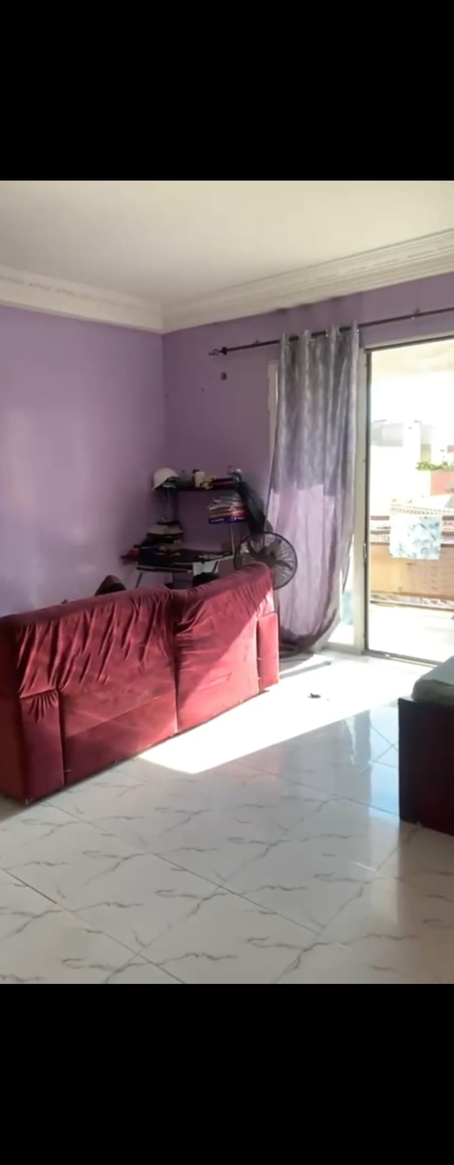 Un mini Studio américain avec balcon composé de chambres cuisine toilettes à la scat urban - Miniature 3