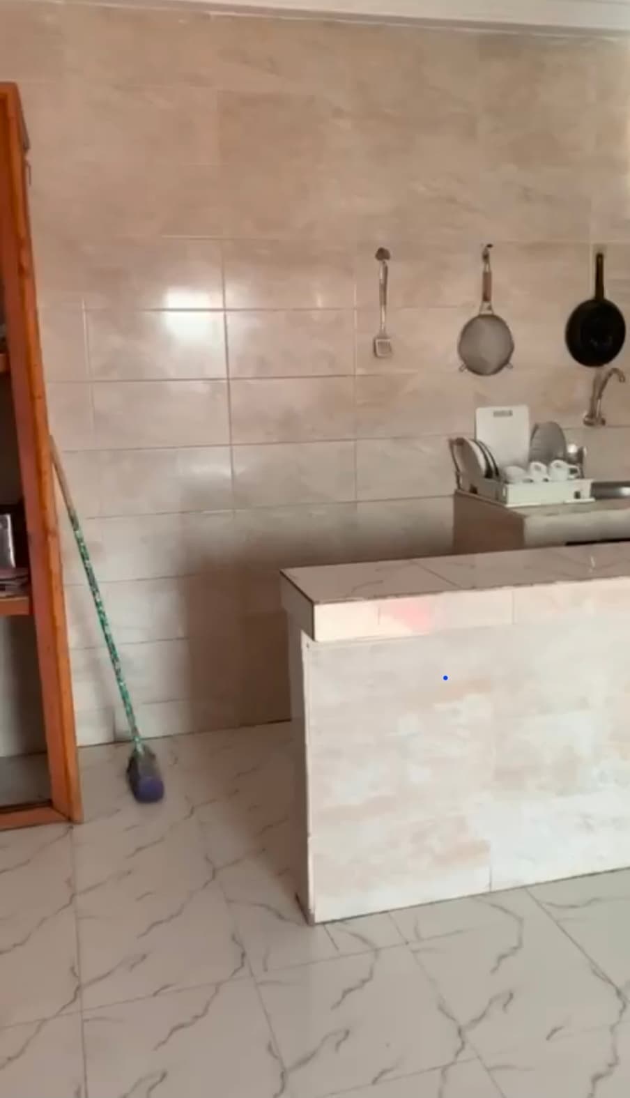 Un mini Studio américain avec balcon composé de chambres cuisine toilettes à la scat urban - Image 1