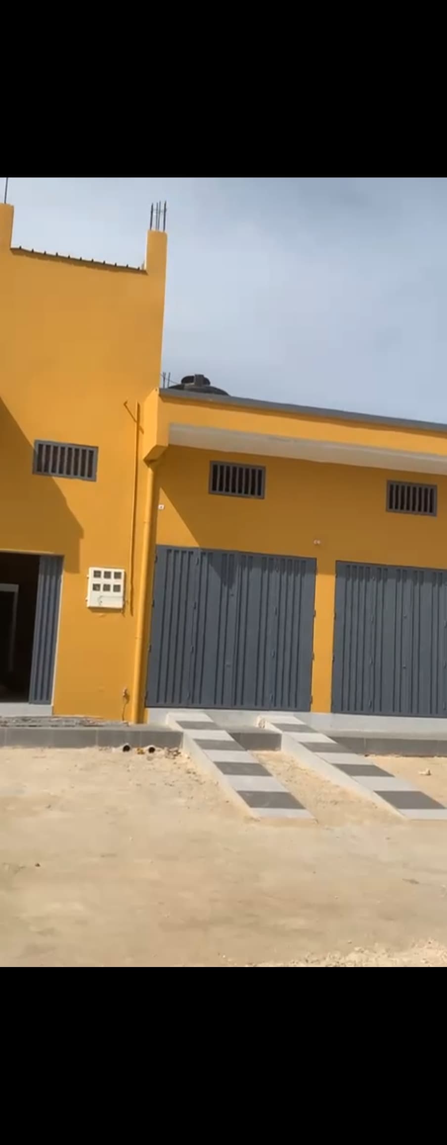 Magasin à Louer route de Tivaoune - Image 1