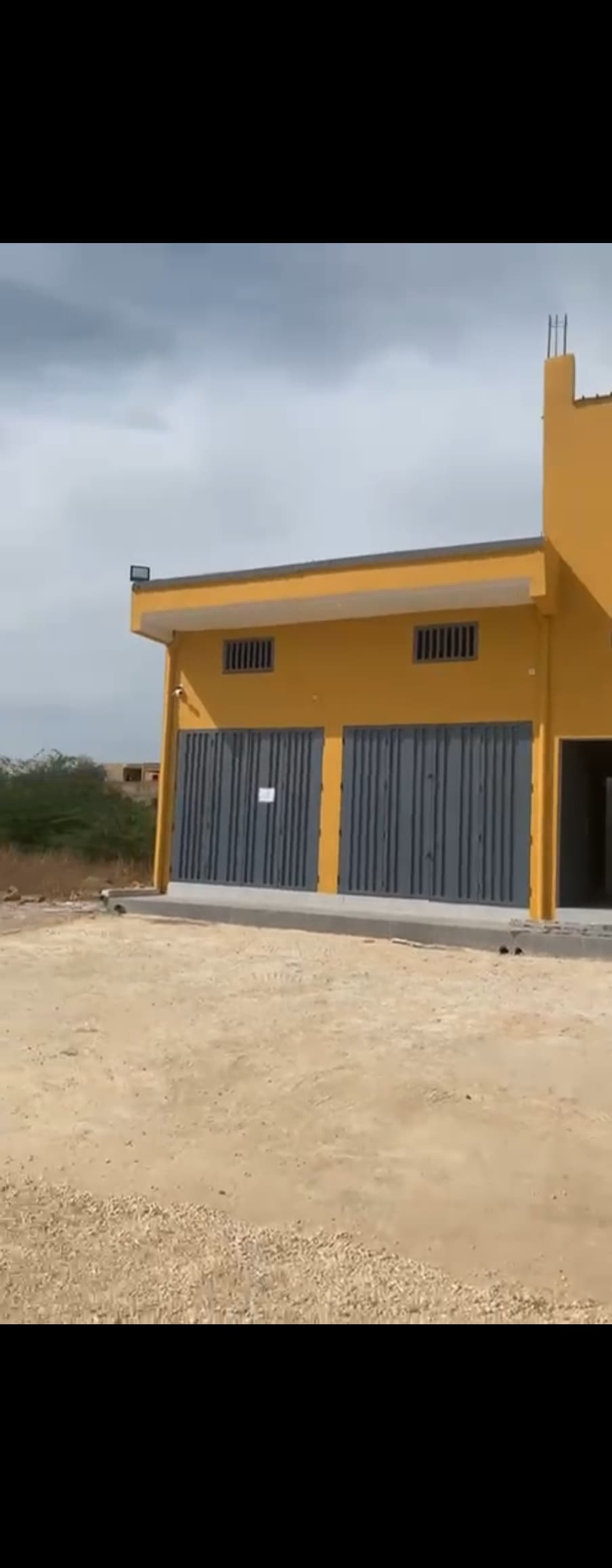 Magasin à Louer route de Tivaoune - Miniature 2