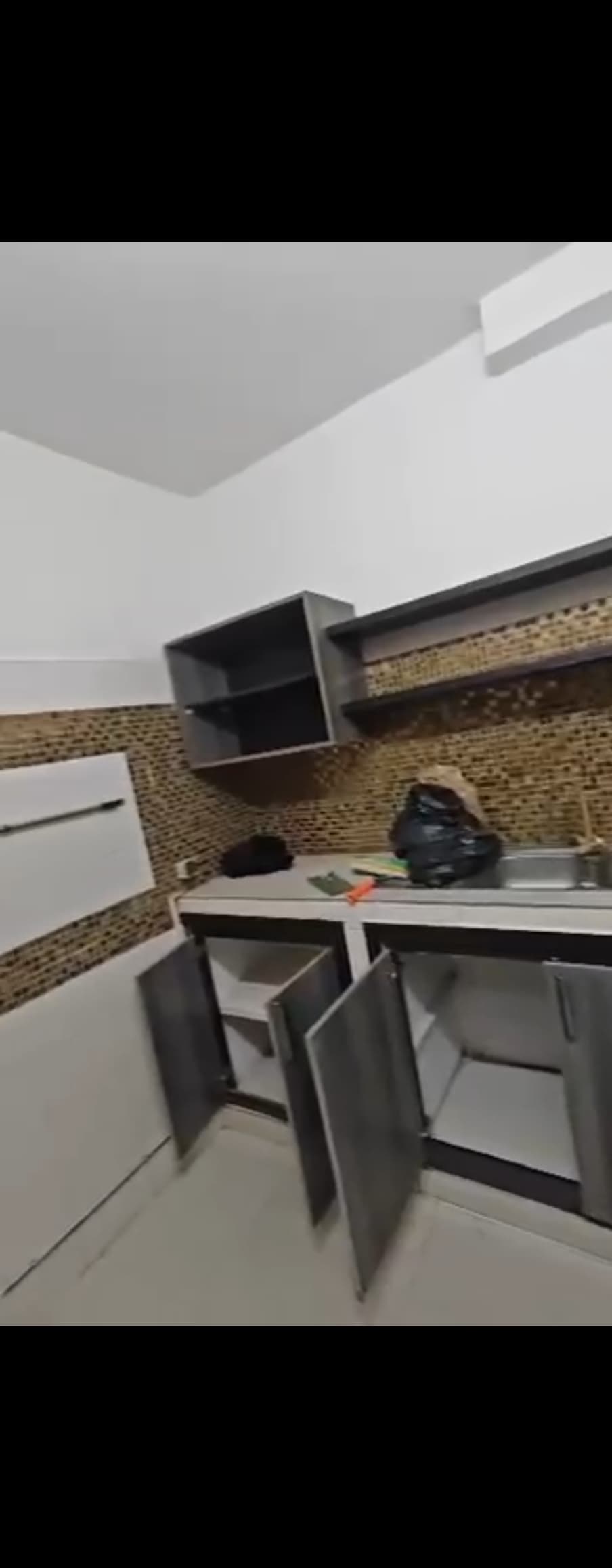 Appartement à louer cité Batrain 2 chambre salon - Miniature 6