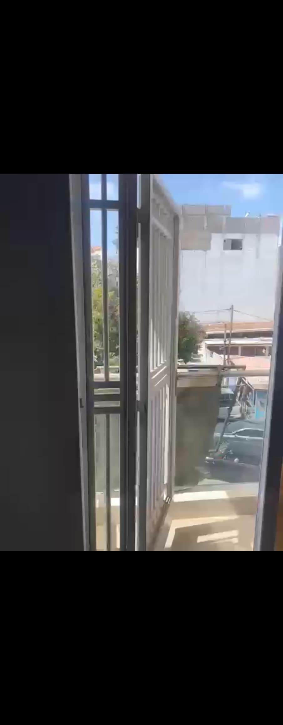 Appartement entrée salon 1toilette extérieur, cuisine au 2eme étage - Miniature 5