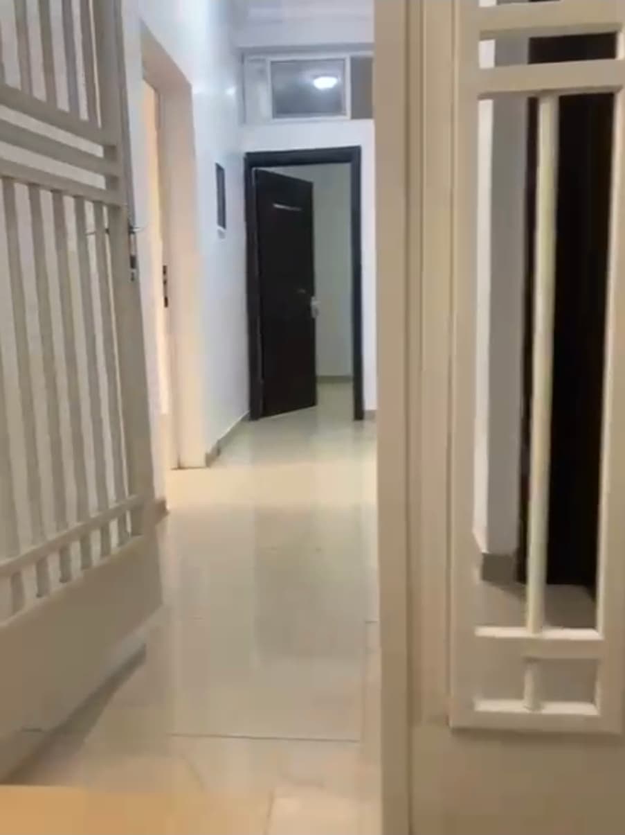 Appartement entrée salon 1toilette extérieur, cuisine au 2eme étage - Miniature 6