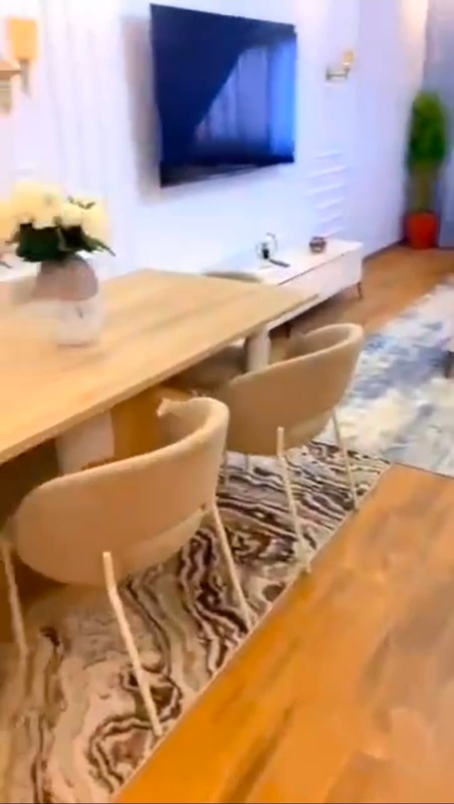  F4 à vendre avec les meubles dans un immeuble - Miniature 3